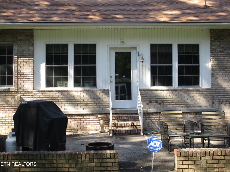 2155 Keno Dr, Crossville, TN 38572