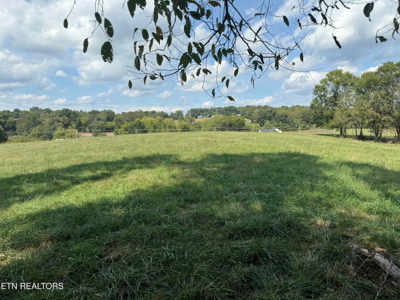 21558 Martel Rd, Lenoir City, TN 37772
