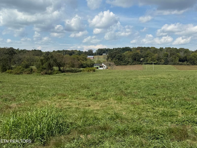 21558 Martel Rd, Lenoir City, TN 37772