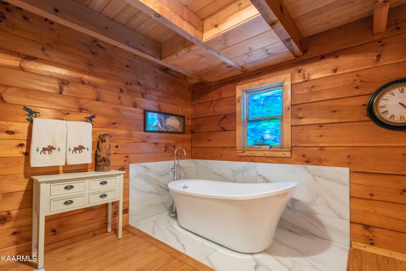 216 Beaver Tr, Kingston, TN 37763