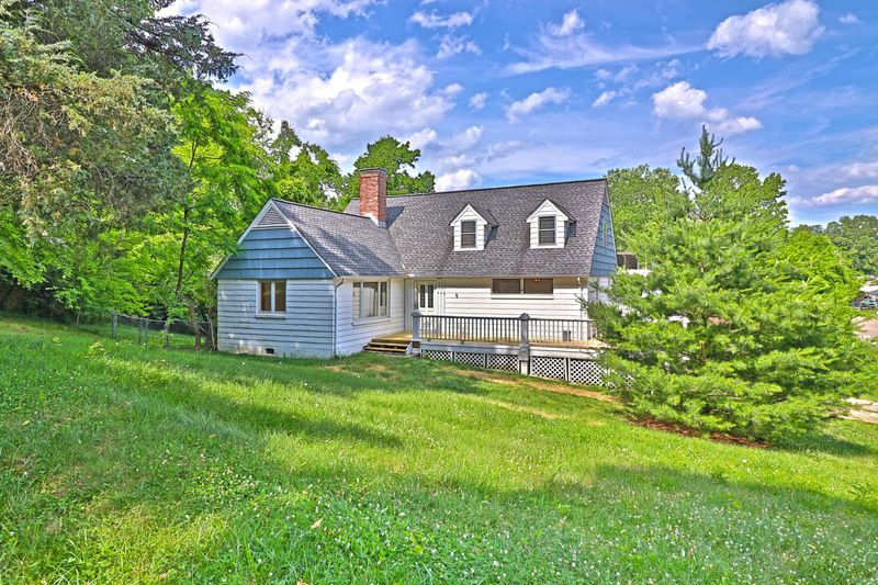 216 Brown Mountain Loop Rd, Knoxville, TN 37920