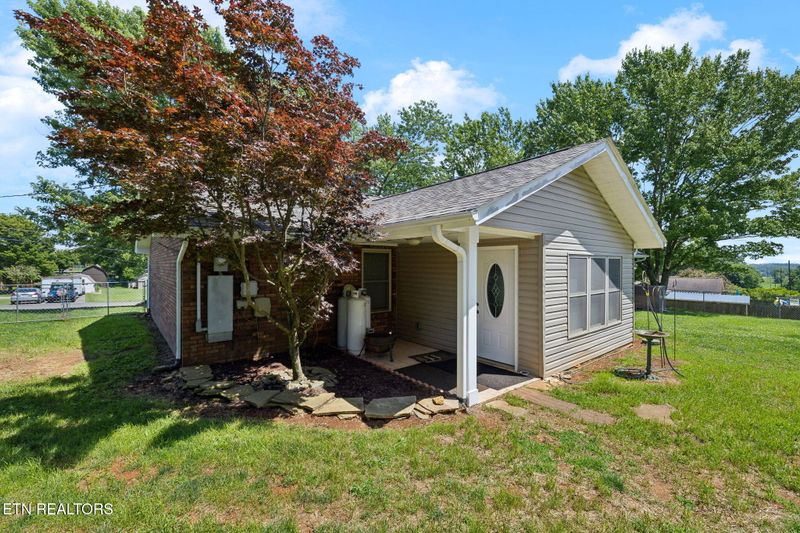 216 Helton St, Kodak, TN 37764