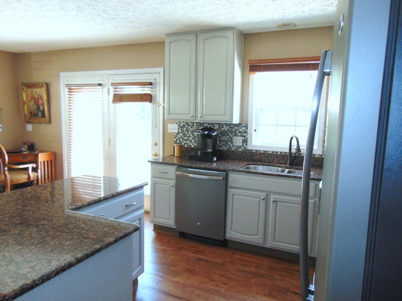 216 Lakeside Dr, Kingston, TN 37763