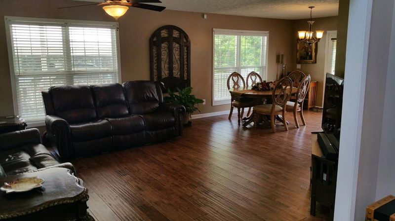 216 Lakeside Dr, Kingston, TN 37763