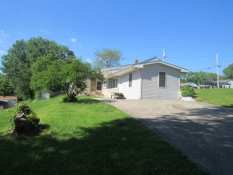216 Long Rd, Harriman, TN 37748