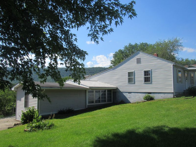 216 Long Rd, Harriman, TN 37748