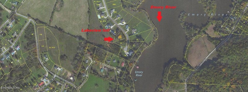216 Montgomery View Dr, Harriman, TN 37748