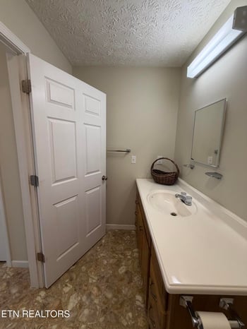 216 N Cross St, Oneida, TN 37841