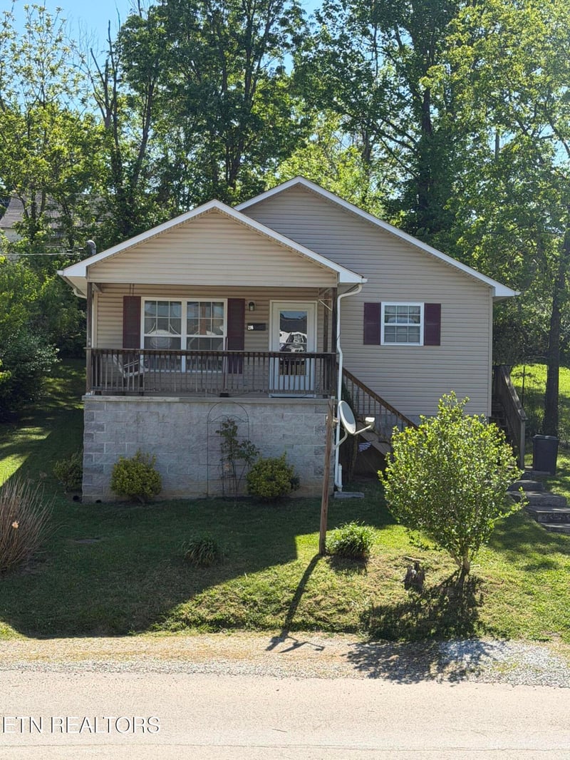 216 N Cross St, Oneida, TN 37841