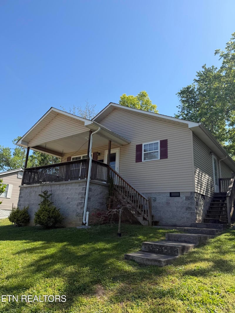 216 N Cross St, Oneida, TN 37841