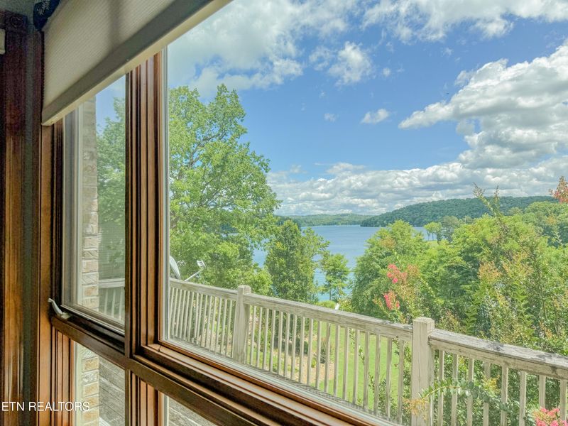 216 Norris Crest Dr, Lafollette, TN 37766