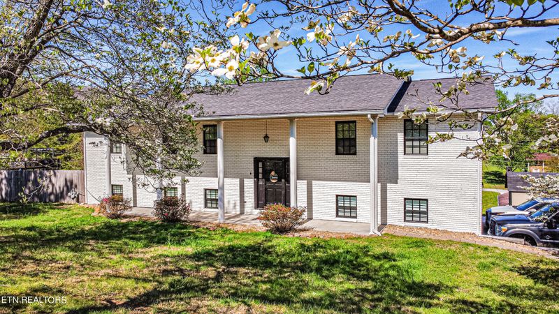 216 Orchard St, Jacksboro, TN 37757