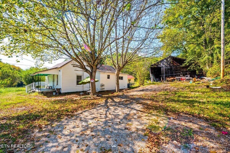 216 Pine Hollow Rd, Jacksboro, TN 37757