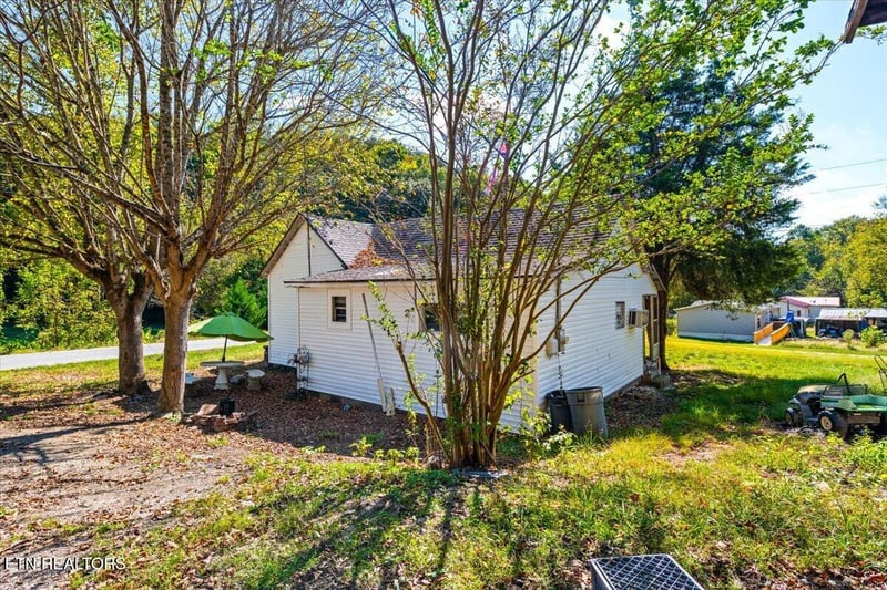 216 Pine Hollow Rd, Jacksboro, TN 37757