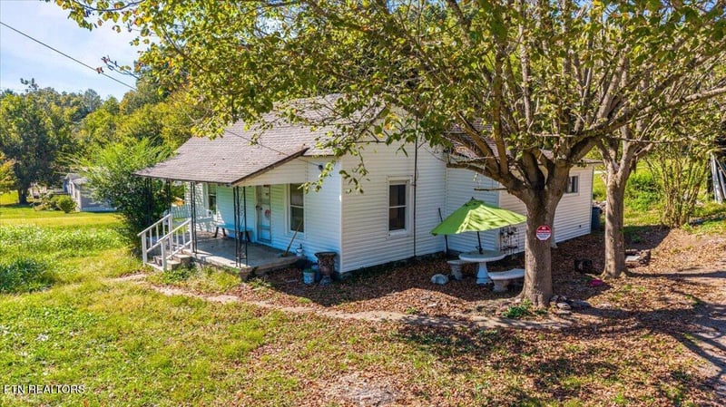 216 Pine Hollow Rd, Jacksboro, TN 37757