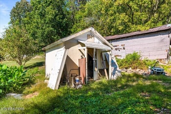 216 Pine Hollow Rd, Jacksboro, TN 37757