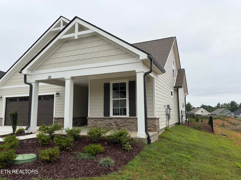 216 River Birch Dr, Lenoir City, TN 37771