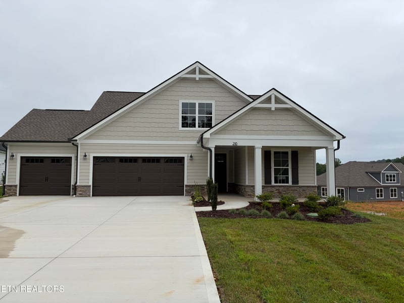 216 River Birch Dr, Lenoir City, TN 37771