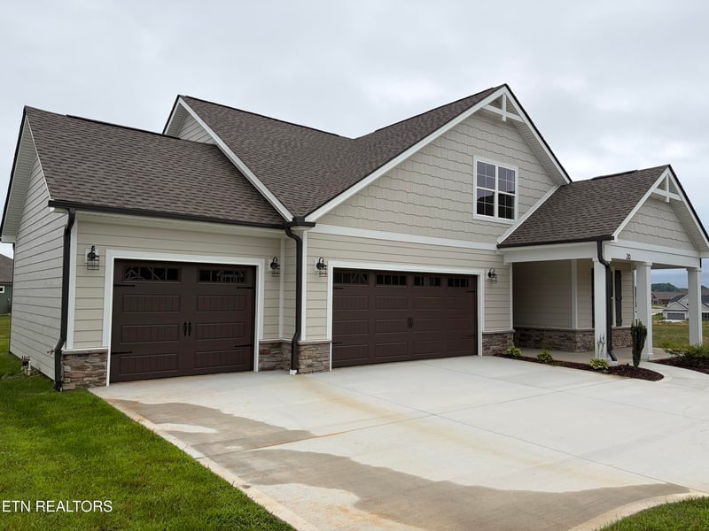 216 River Birch Dr, Lenoir City, TN 37771