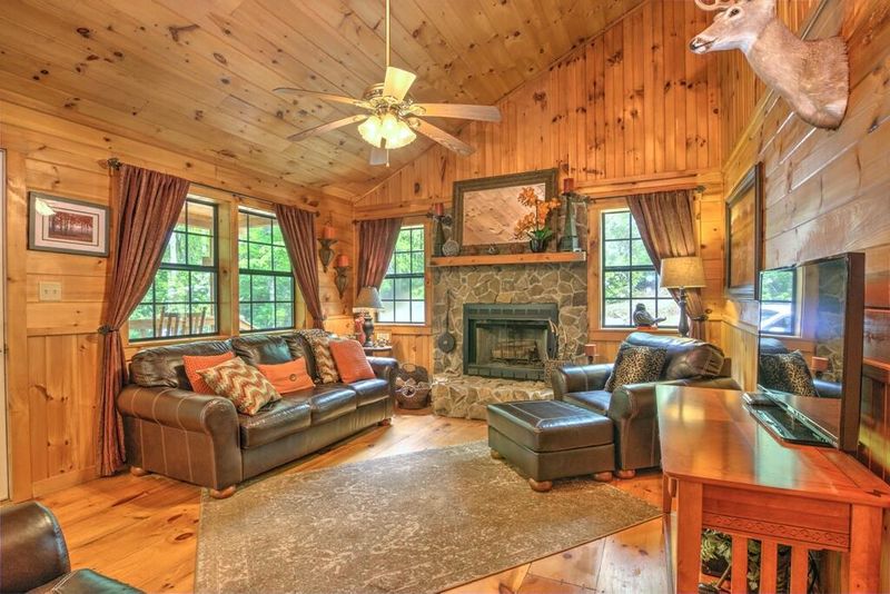 216 Smithfiled Rd, Tellico Plains, TN 37385