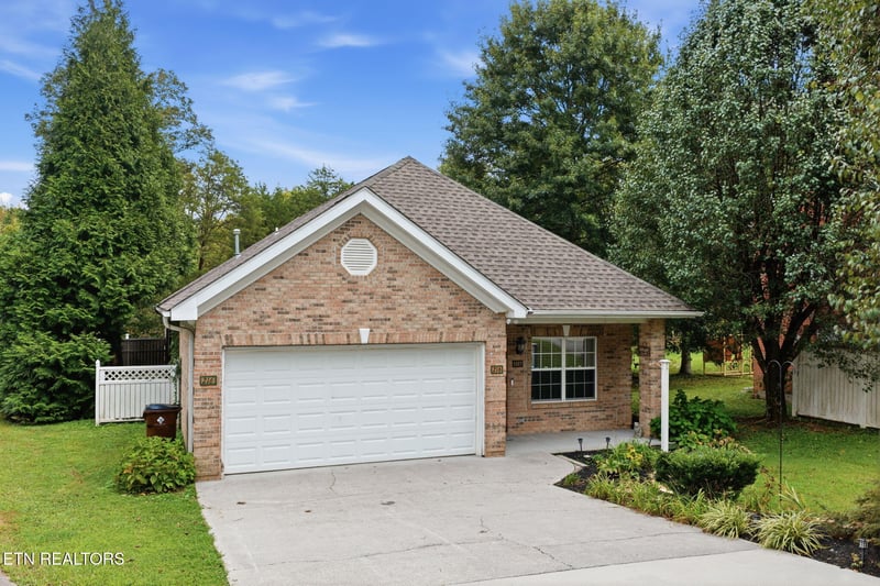 216 Sweet Gum Ln, Oak Ridge, TN 37830