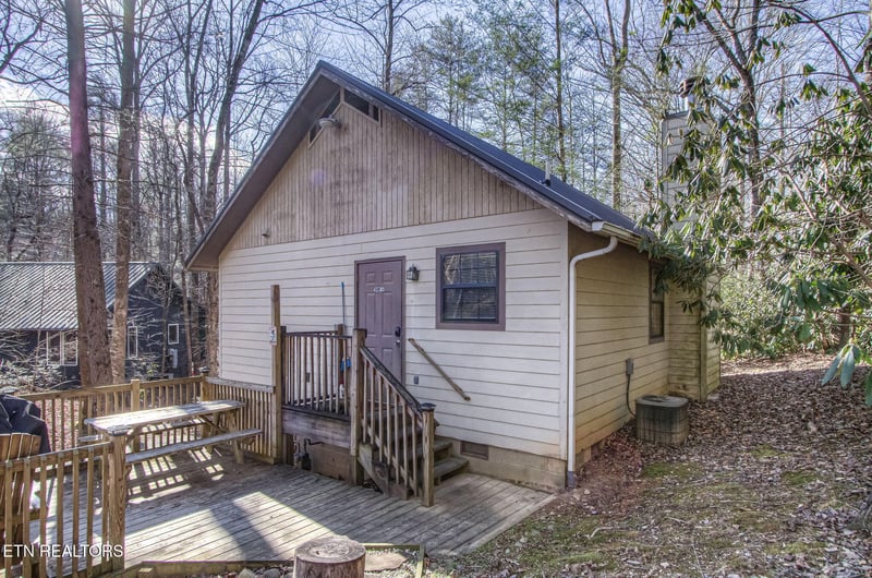 216 Whaley Dr, Gatlinburg, TN 37738