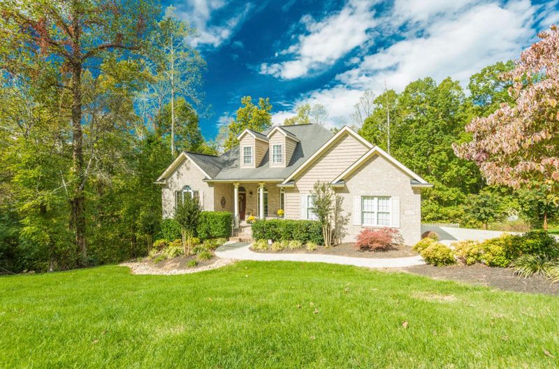 216 Whippoorwill Dr, Oak Ridge, TN 37830