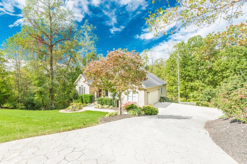 216 Whippoorwill Dr, Oak Ridge, TN 37830