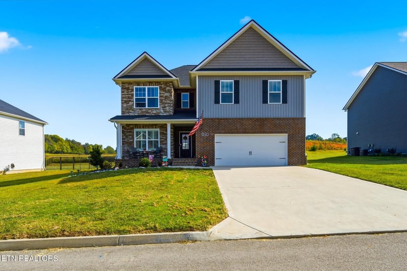 2162 Tributary Dr, Sevierville, TN 37876