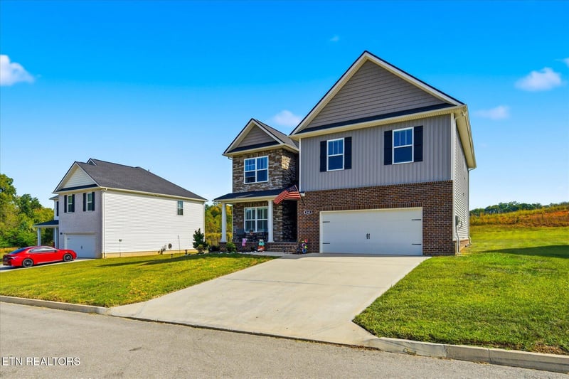 2162 Tributary Dr, Sevierville, TN 37876