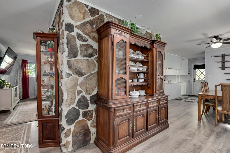 2163 Sugar Grove Valley Rd, Harriman, TN 37748