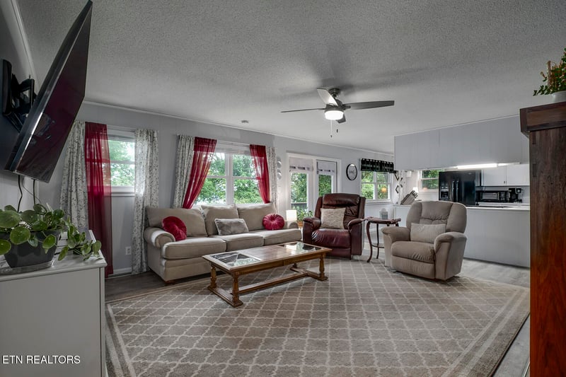 2163 Sugar Grove Valley Rd, Harriman, TN 37748
