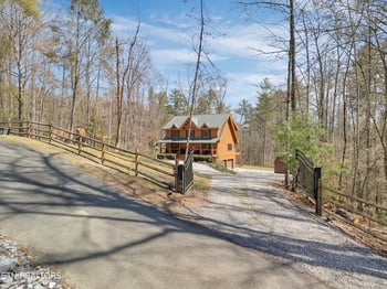 2164 Newt Huff Ln, Sevierville, TN 37862