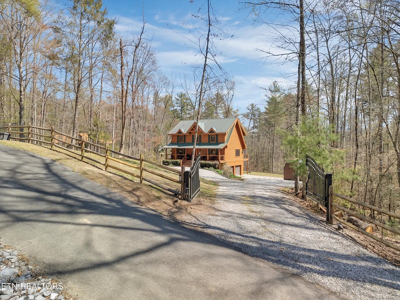 2164 Newt Huff Ln, Sevierville, TN 37862