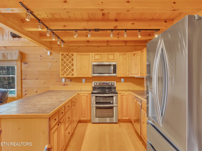 2164 Newt Huff Ln, Sevierville, TN 37862