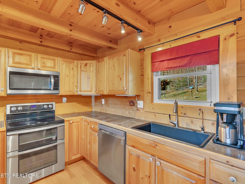 2164 Newt Huff Ln, Sevierville, TN 37862