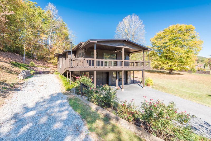 2166 Waldens Creek Rd, Sevierville, TN 37862