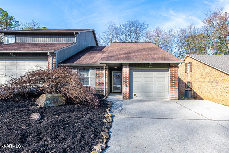 217 Camelot Ct, Knoxville, TN 37922