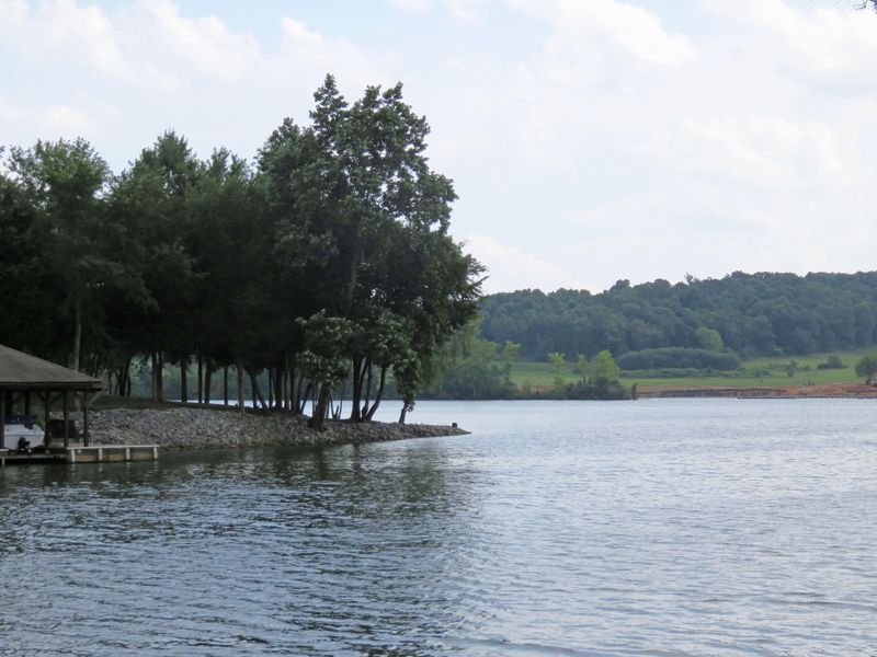 217 Channel Dr, Loudon, TN 37774