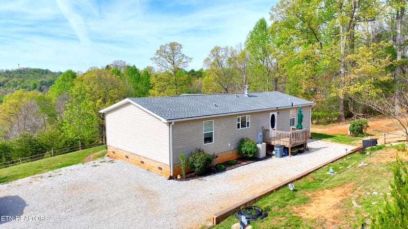 217 Countryside Ln, Madisonville, TN 37354