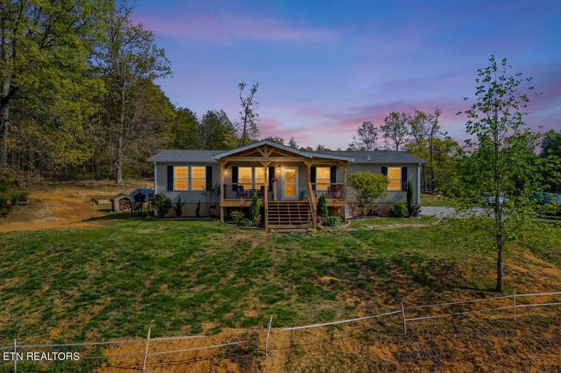 217 Countryside Ln, Madisonville, TN 37354