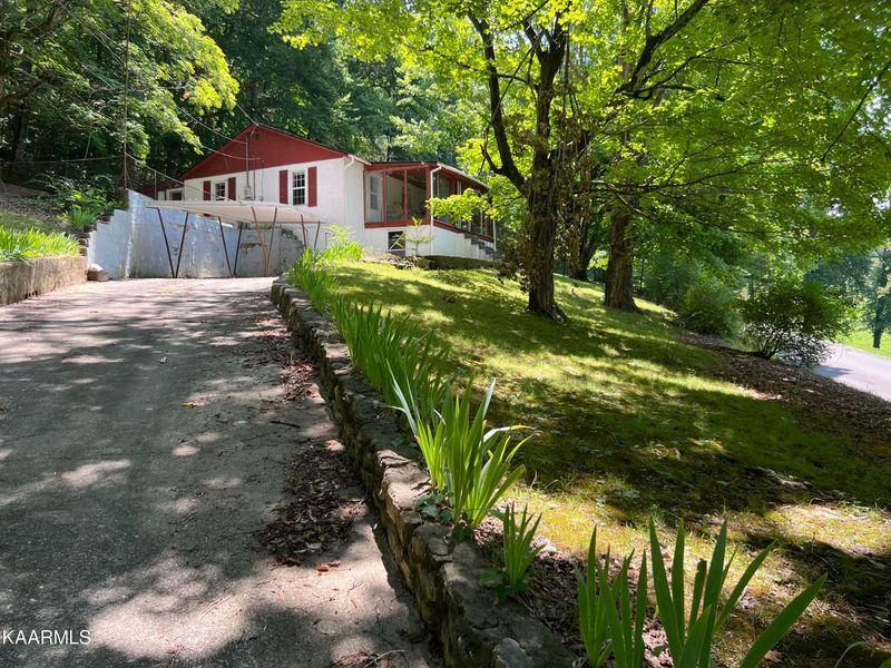 217 Cruze Rd, Powell, TN 37849