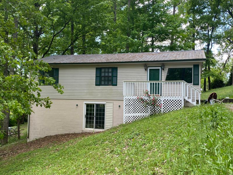 217 Donna Ln, Lafollette, TN 37766