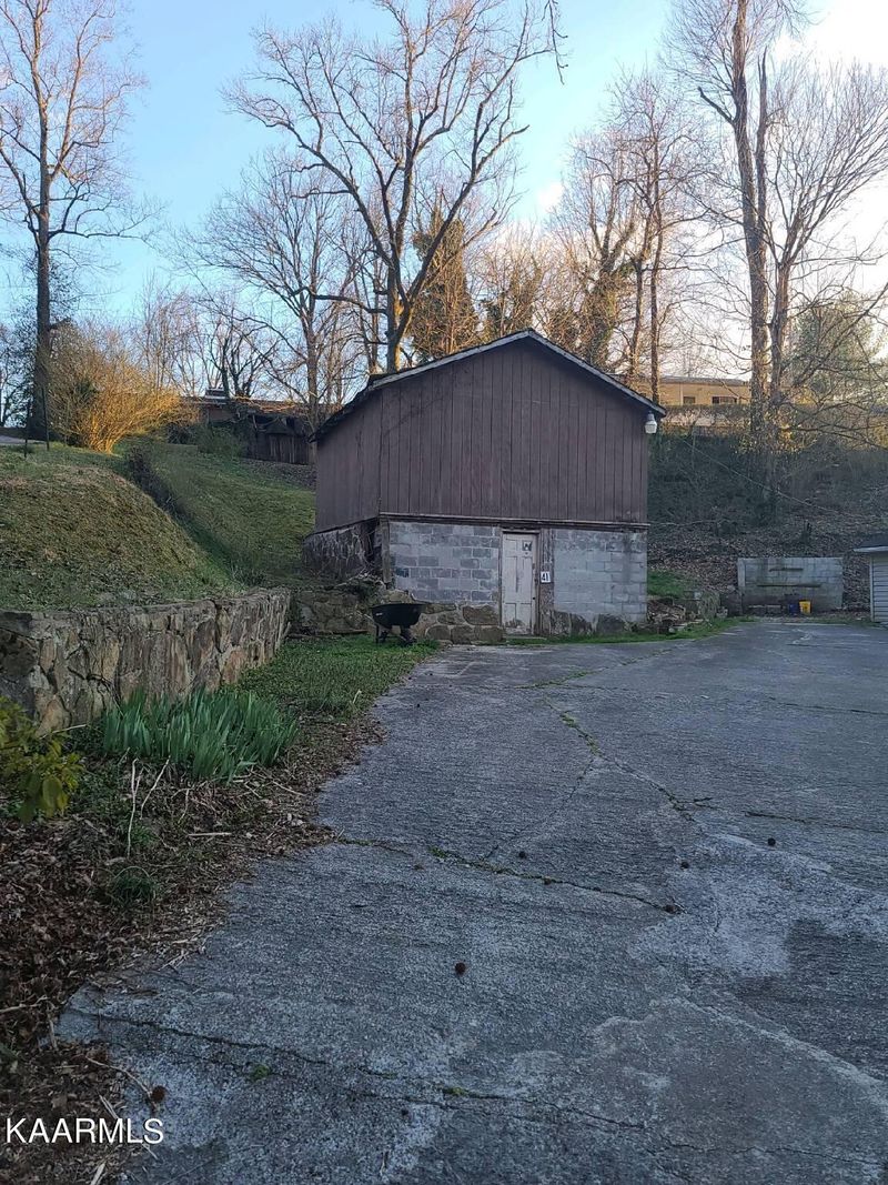 217 E Spring St, Oliver Springs, TN 37840