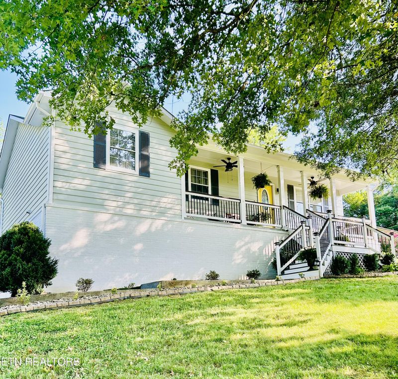 217 Gladwood Rd, Clinton, TN 37716