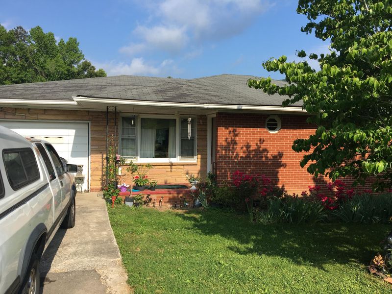 217 Hannah Rd, Harriman, TN 37748