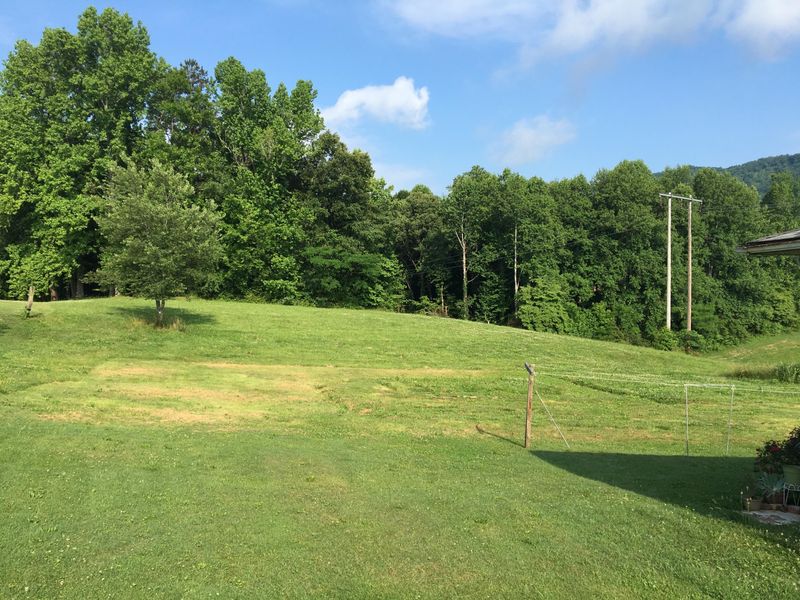217 Hannah Rd, Harriman, TN 37748