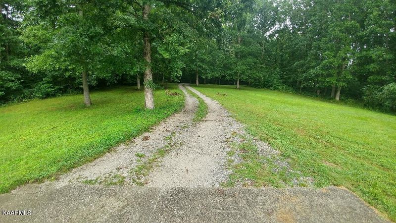 217 Honeysuckle Ln, Oliver Springs, TN 37840