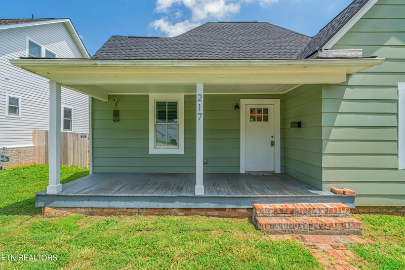 217 Leonard Pl, Knoxville, TN 37917