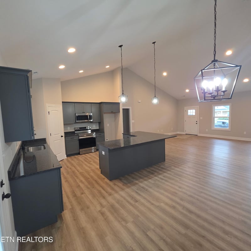 217 Mossy Rock Rd, Clinton, TN 37716